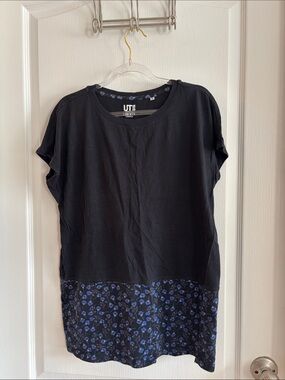 Uniqlo liberty Black Tee with Blue Floral Trim size S